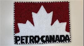 Un logo Petro-Canada réalisé par Zelda Stevens.